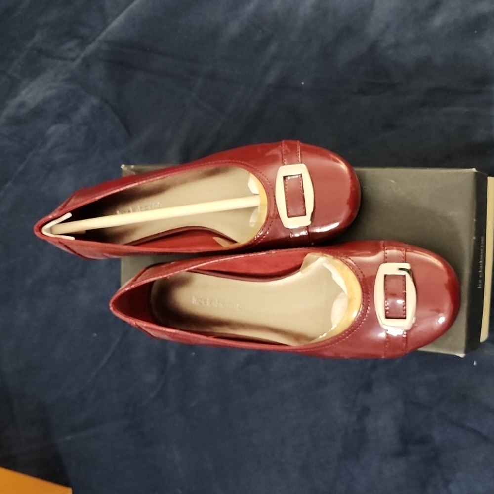 Patent leather Liz Claiborne flats